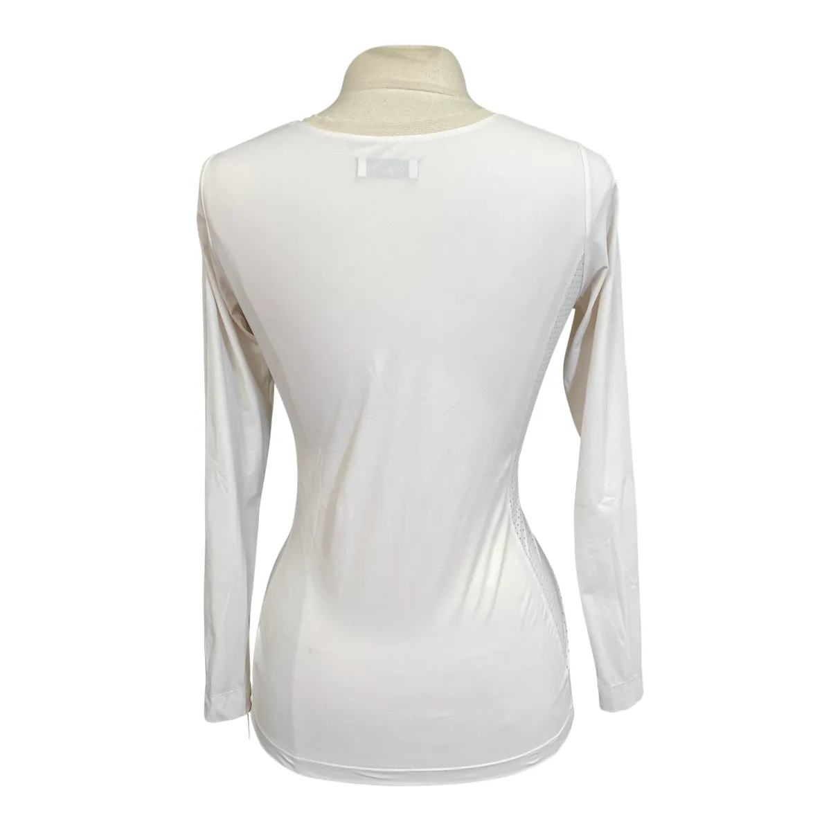 CALLIDAE The Tech V Neck in White - Women's Medium