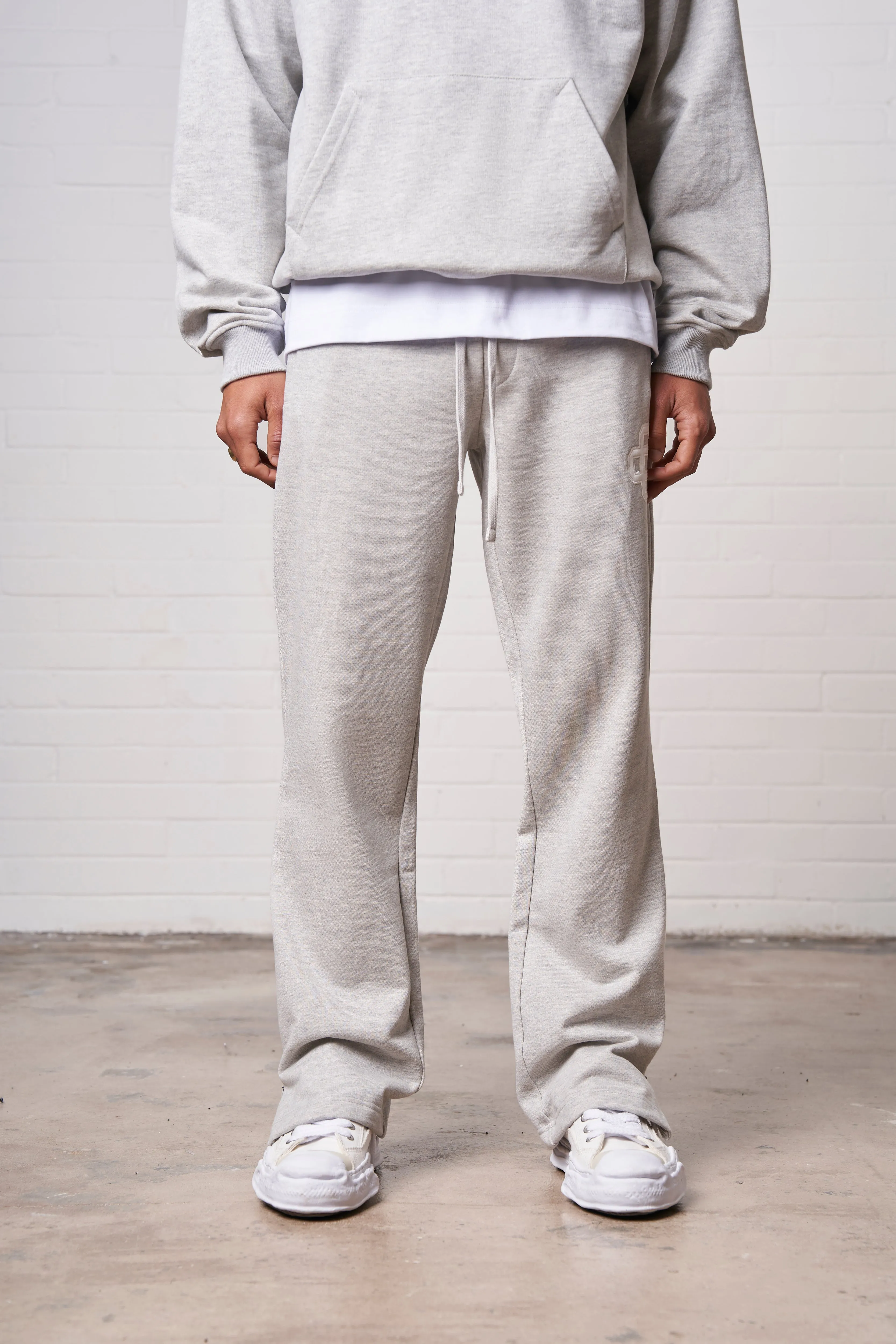 HEAVYWEIGHT APPLIQUE EMBLEM JOGGERS - GREY MARL