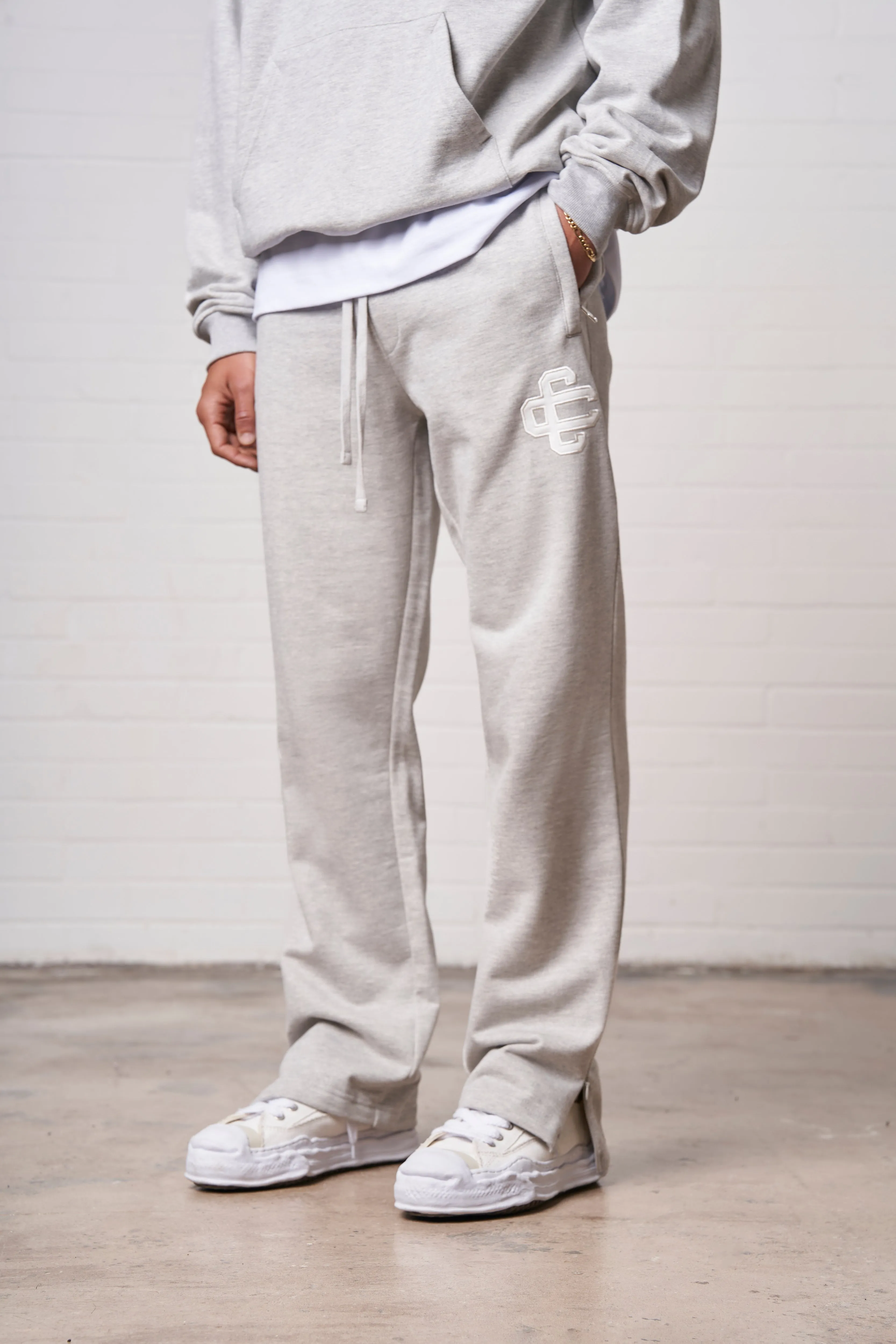 HEAVYWEIGHT APPLIQUE EMBLEM JOGGERS - GREY MARL