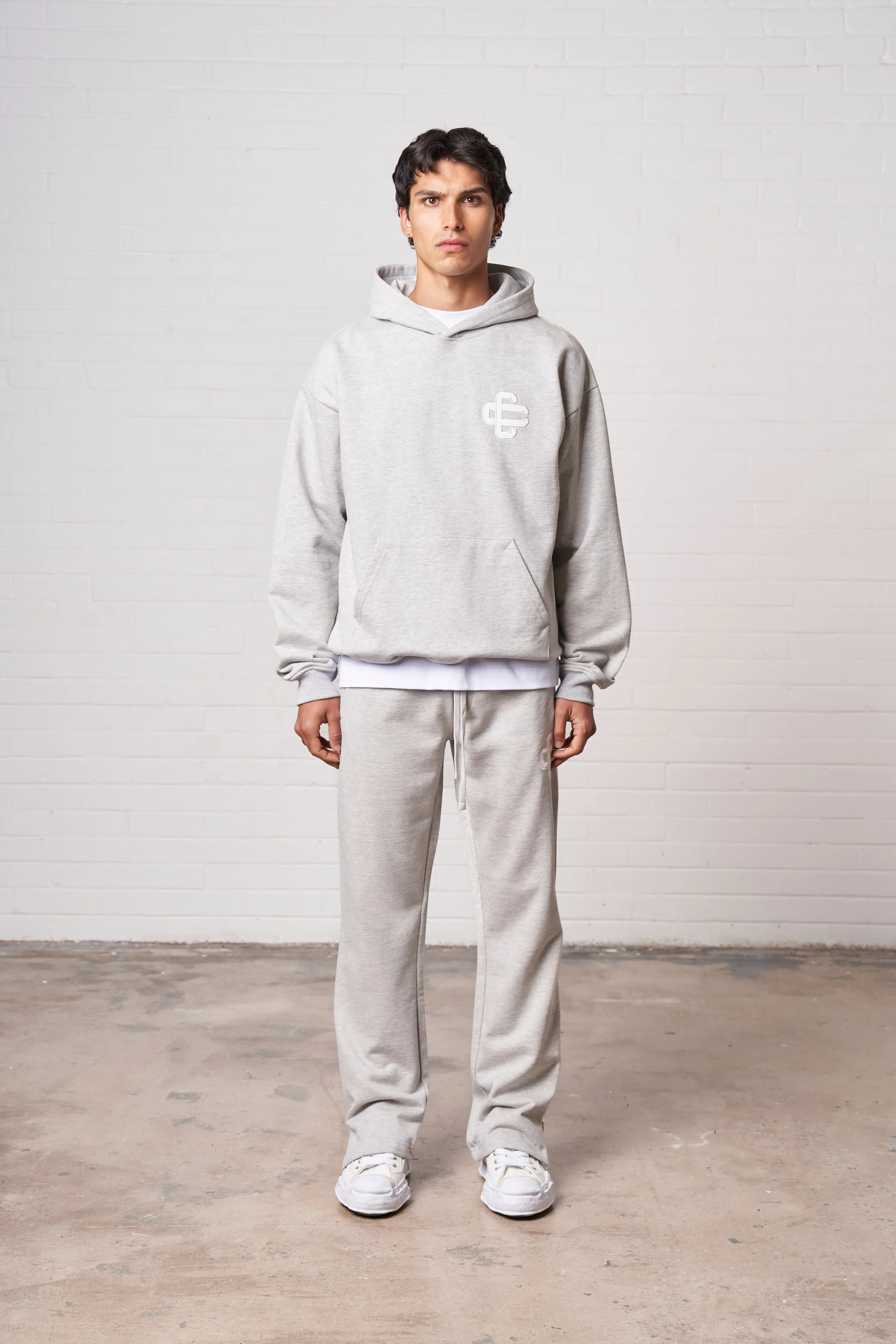 HEAVYWEIGHT APPLIQUE EMBLEM JOGGERS - GREY MARL